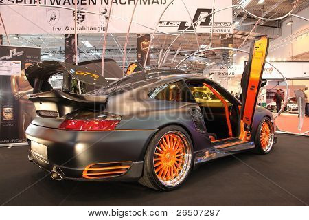 Porsche Gtr con puertas de ala de gaviota