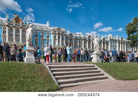 Tsarskoye Selo, Saint-petersburg, Russia - August 22, 2018: Many People Stay In Line To Enter To The