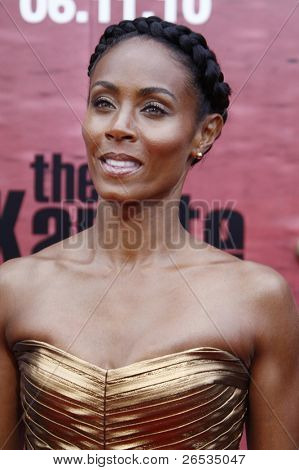 LOS ANGELES - Haziran 7: Jada Pinkett Smith Mann Köyü'nde 'The Karate Kid' galasında