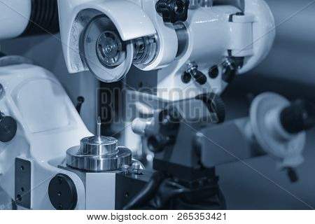 The Operation Of Tool Making Machine Control By Computer Program.cutting Tool Making Machine Control