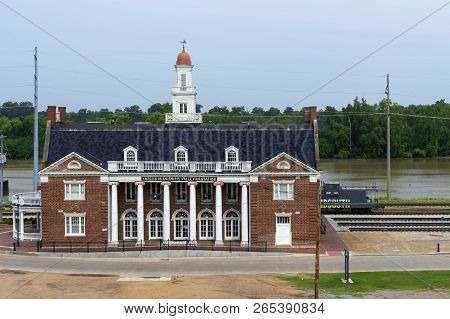 Vicksburg, Usa - June 22, 2014: View Of The Mississippi Valley And Yazoo Railroad Depot In Vicksburg