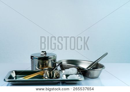 Wound Care Dressing Set And Stainless Steel Plate, Forceps, Cotton Balls, Iodine Cup, Conform Bandag
