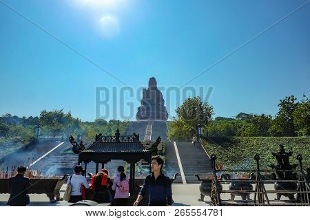Foshan/china - 27 November 2015:tian Hu Park Or 