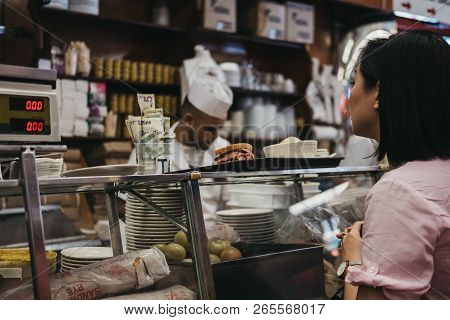 New York, Usa - May 29, 2018: Customers Waiting For Food At The Counter In Katzs Deli In New York, I