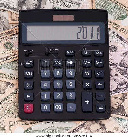Kalkulačka na pozadí peníze 5 dolarů - 100 dolarů bankovek. šťastný nový rok 2011.