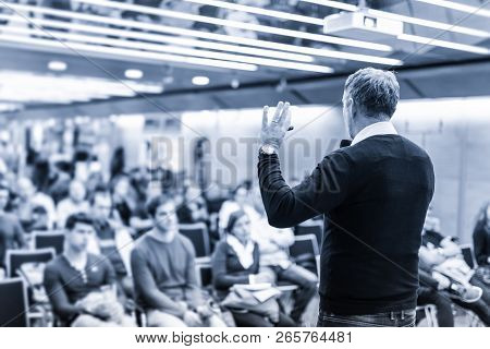 Sturtup Expert Giving Talk At Business Event Workshop.
