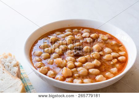 Turkish Food Chickpeas With Meat. / Etli Nohut.