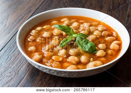 Turkish Food Chickpeas With Meat. / Etli Nohut.