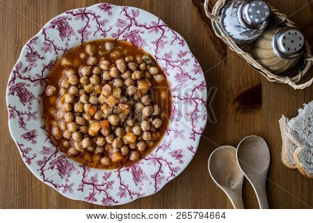 Turkish Nohut Pilaki / Chickpea Stew.