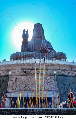 Foshan/china - 27 November 2015:great Guanyin Buddha Or 