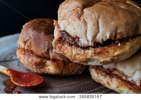 Turkish Wet Burger With Sauce / Islak Hamburger