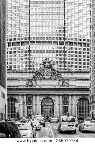 New York, Usa - May 04, 2016: Black And White Image Of  The Facade Of Grand Central Terminal In New 