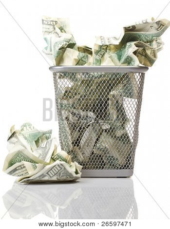 Geld in Korb. Isolated over White.