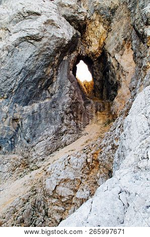 The Front Window On The Upper Edge Of The Prisojnik Northern Wall - Prisojnik Window (slovenia, Juli