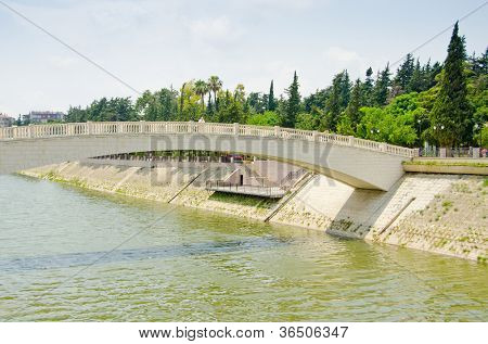 De Orontes rivier in Antakya (Antiochië), Turkije