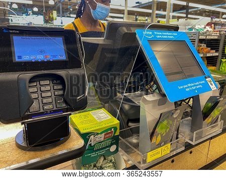 Orlando,fl/usa-5/3/20: The Check Out Counter With A Credit Cart Scanner Of A Whole Foods Market Groc