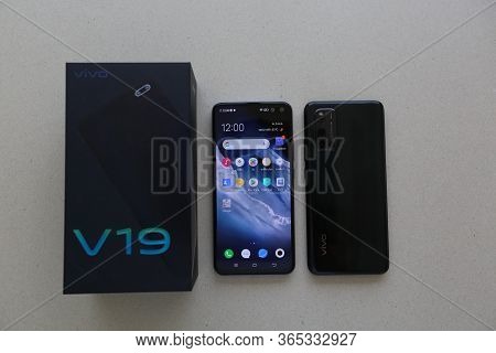 Bangkok , Thailand -may 6, 2020 - Vivo - Vivo V19 Smartphone New Brand Of Vivo For Editorial.