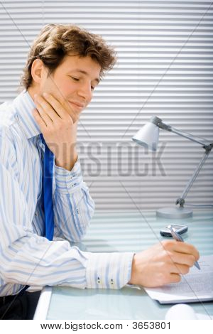 Kaufmann arbeiten im Büro