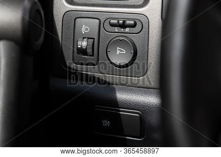 Novosibirsk/ Russia - May 02 2020: Honda Cr-v, Close-up Of Black Of Side Mirror, Highlights Setting 