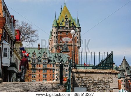 Old Royal Architecture, We Find Ourselves In The 17th Century, It Was Renovated While Keeping Its An