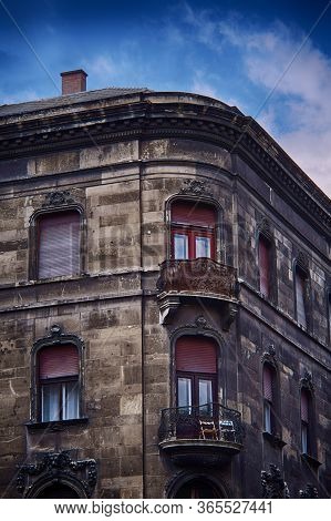 Beautiful Old Timeworn Residential Building In Budapest, Hungary, On A Beautiful Day With Clear Blue