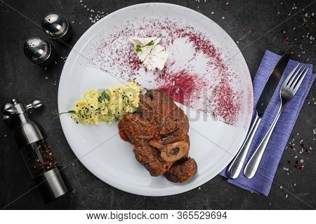 steak osso buko with porridge and wine