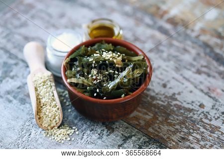 Selective Focus. Sea Kale In A Bowl. Healthy Food. Vegan Food. Sea Kale With Sesame Seeds.