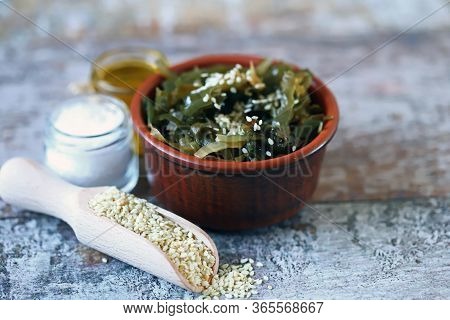 Selective Focus. Sea Kale In A Bowl. Healthy Food. Vegan Food. Sea Kale With Sesame Seeds.