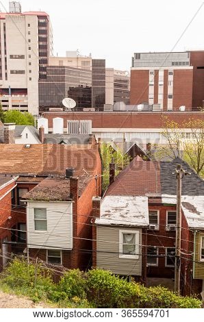 Pittsburgh, Pennsylvania, Usa 5/10/20 Part Of The South Oakland Neighborhood And Buildings Of Upmc P