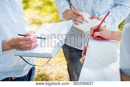Young Beautiful Girls Drawing The Pictures In Sketchbook.