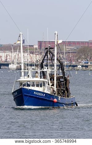 Fairhaven, Massachusetts, Usa - May 11, 2020: Clammer Madison Iii Heading Across New Bedford Inner H