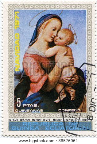 Republikken af GINEA, CIRCA 1971: Madonna med Jesus barnet på frimærke, circa 1971