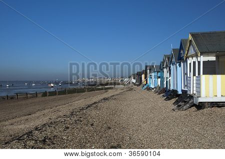 Beach chatky, Thorpe Bay, Essex, Anglie