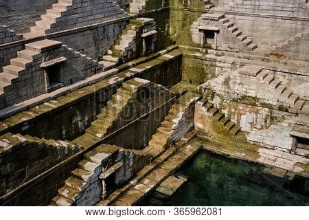 Toorji Ka Jhalra Bavdi world famous step well stepwell. Jodhpur, Rajasthan, India