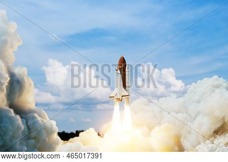 Spaceship Lift Off. Space Shuttle With Smoke And Blast Takes Off Into Space On A Background Of Blue 