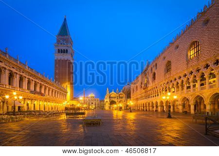 Piazza San Marco ao amanhecer, Veneza, Itália