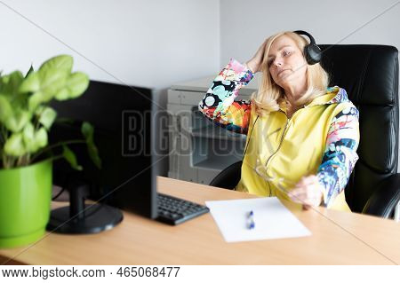 Middle Aged Tired, Stressed And Frustrated Business Woman Desperate Working At Office With Computer