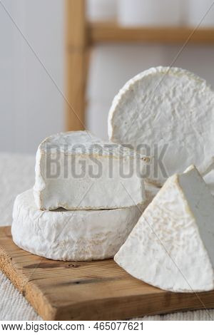 Different Geometric Forms Of Camamber Cheese. Multiform Cheese Camamber Brie Composition. Selective 