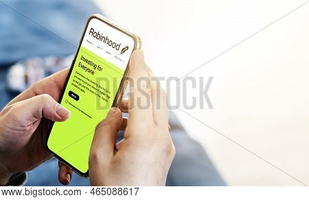 Menlo Park, Ca, Usa, April 2021: Female Hands Hold A Smart-phone With The Robinhood App On The Scree