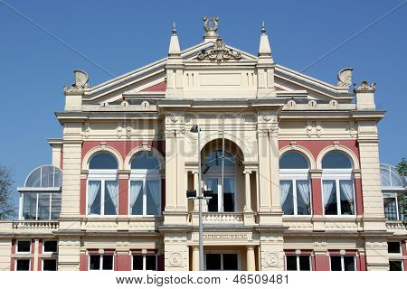 Fassade des Stadttheaters