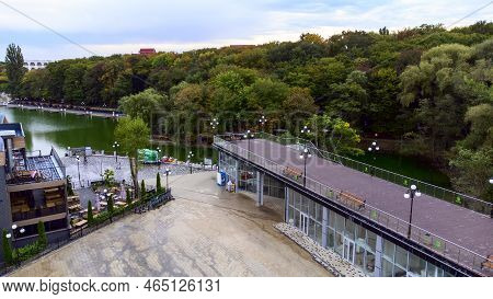 Russia, Stavropol Territory, Zheleznovodsk, September 10, 2022, Resort Lake In Zheleznovodsk, Founta