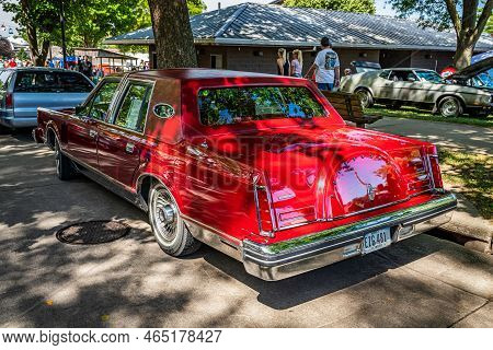 Des Moines, Ia - July 02, 2022: High Perspective Rear Corner View Of A 1983 Lincoln Continental Mark