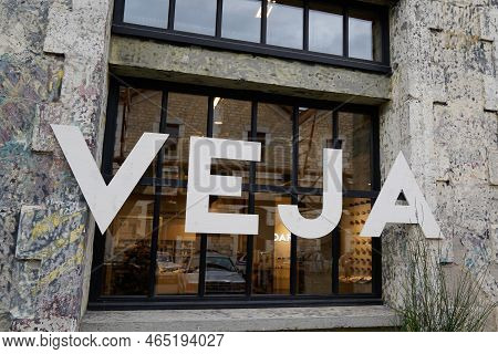 Bordeaux , Aquitaine  France - 11 06 2022 : Veja Shop Brand Facade Logo Text Sign Of Shoes Sneakers 