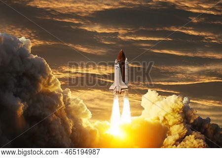 Spaceship Lift Off. Space Shuttle With Smoke And Blast Takes Off Into Space On A Background Of Sunse