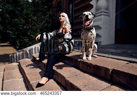 Cosplay On Cruella De Vil With A Dalmatian