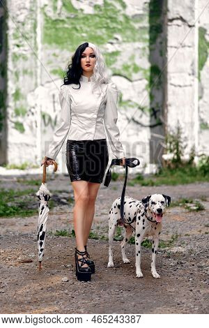 Cosplay On Cruella De Vil With A Dalmatian