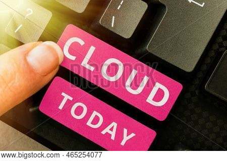 Sign Displaying Cloud. Business Approach Running Workloads Remotely Over Internet In Commercial Prov