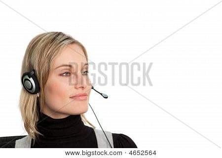 Kulaklýklý mikrofon setini konuşurken çok iş kadın