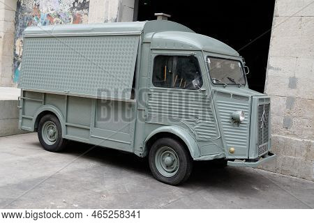 Bordeaux , Aquitaine  France - 11 06 2022 : Citroen Type H Tub Panel Van French Classic Car With Lar