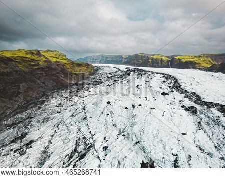 Visiting Iceland Glaciers In Autumn - Huge Glacier